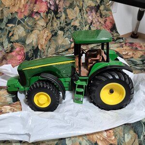 8520 John Deere